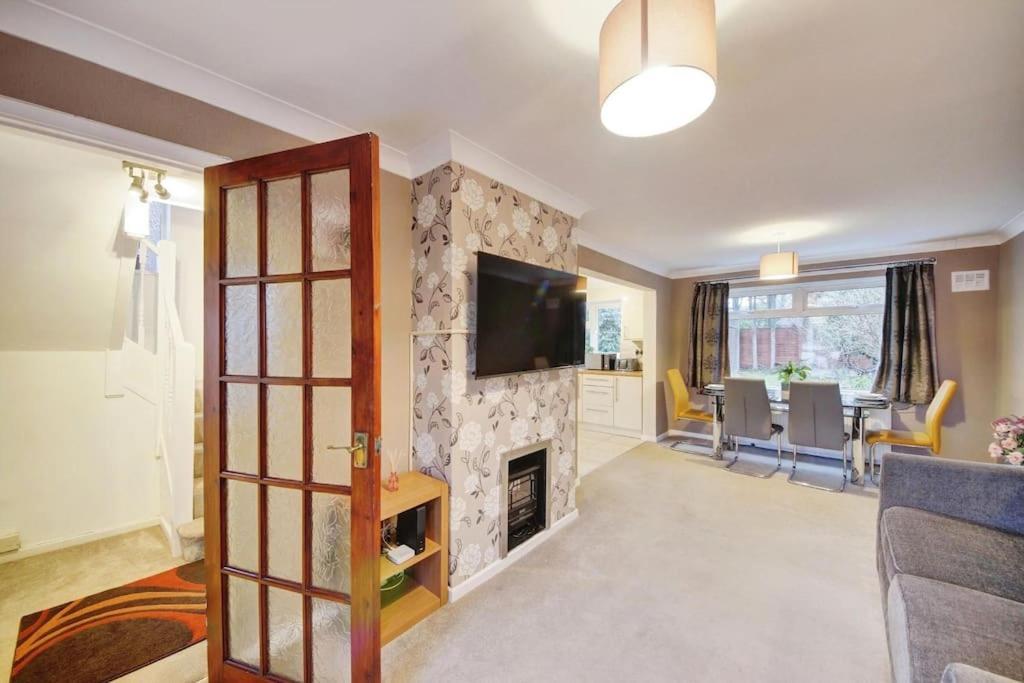 Beautiful Home Close To Town Free Netflix, Wifi Σόλιχαλ Εξωτερικό φωτογραφία
